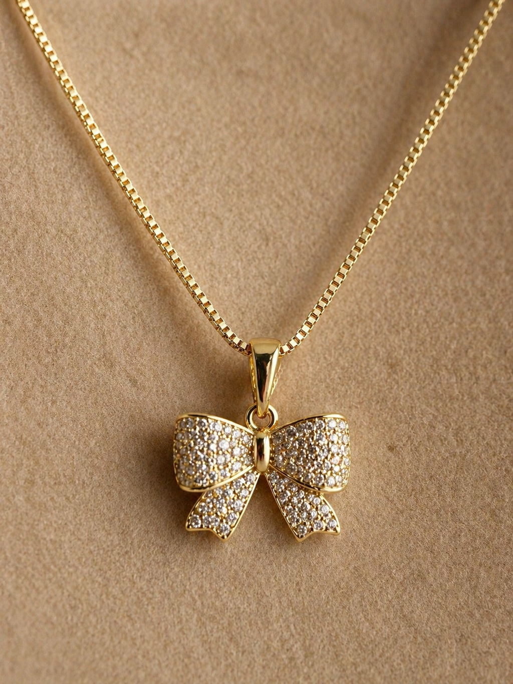 Xuping Taşlı Fiyonk Gold Kadın Kolye