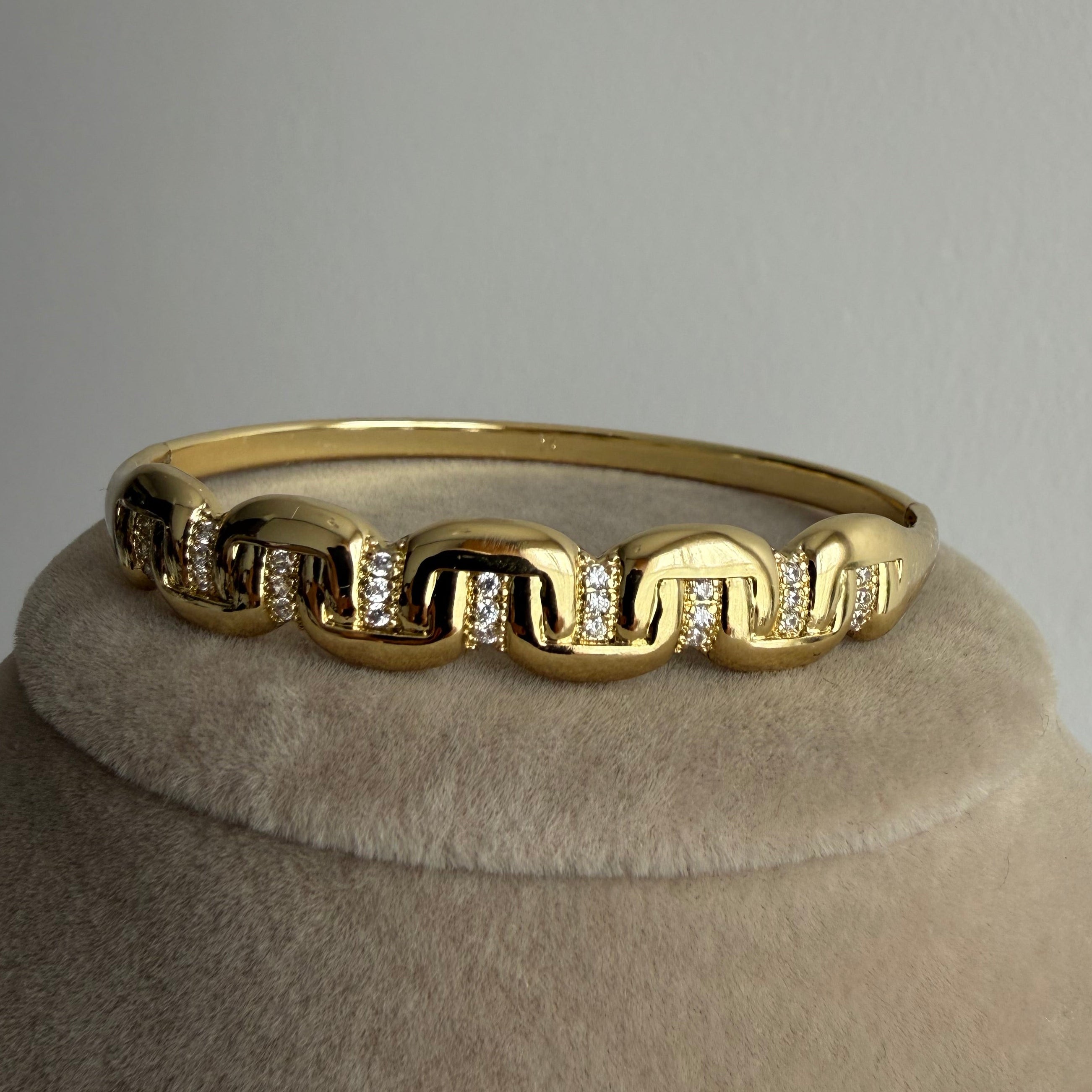 Modern Desenli Gold Bileklik