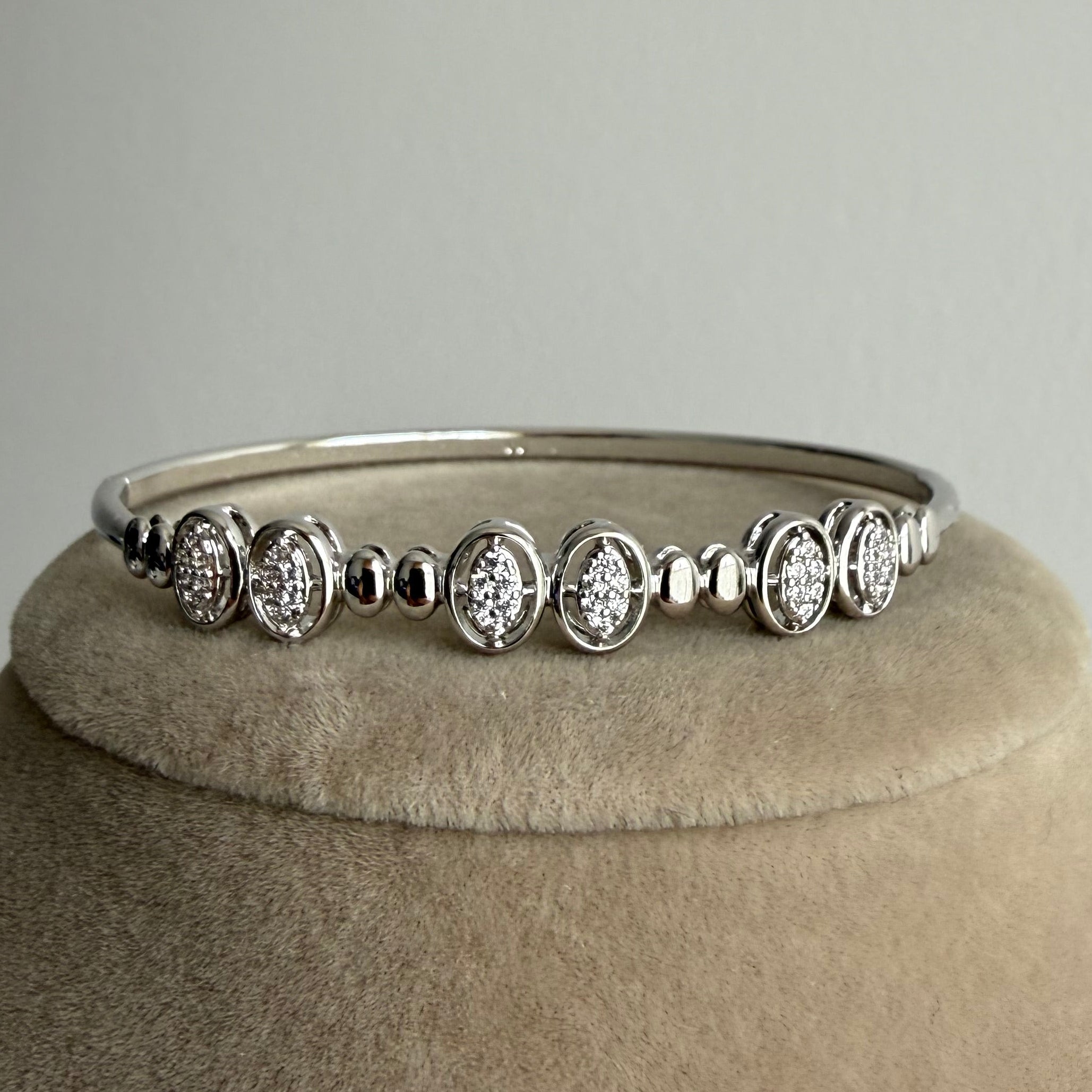 Silver Circle Taşlı Bileklik