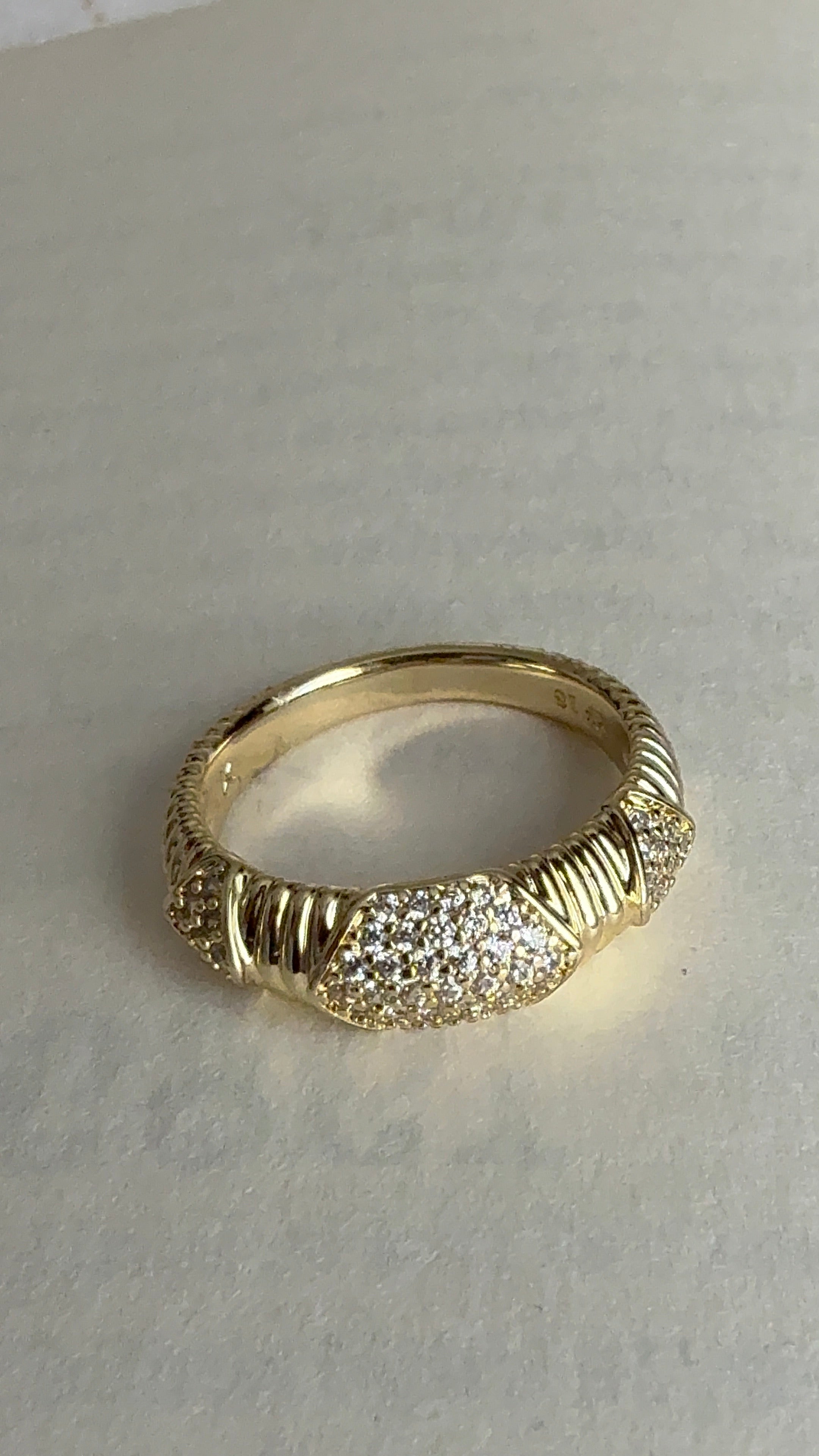 Minimal & Işıltılı Gold Yüzük