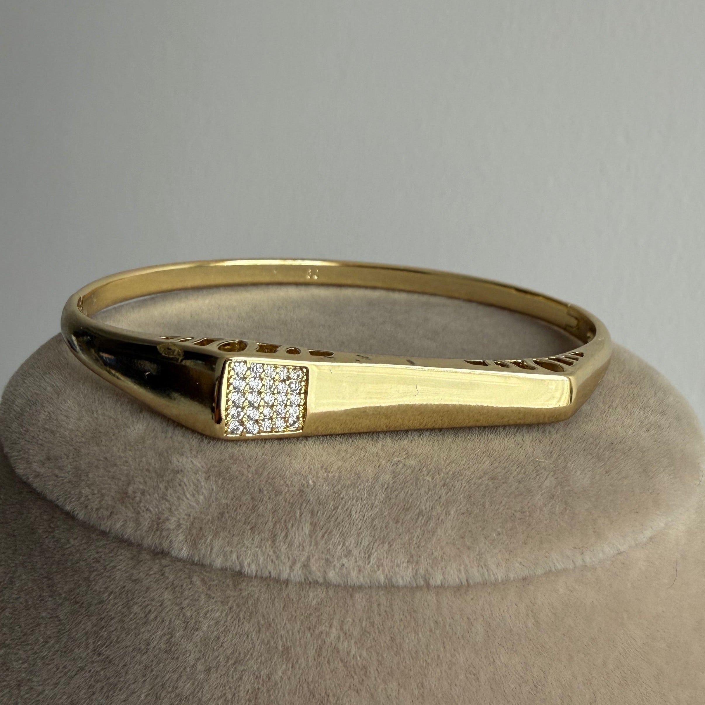 Minimal Taş Detaylı Gold Bileklik
