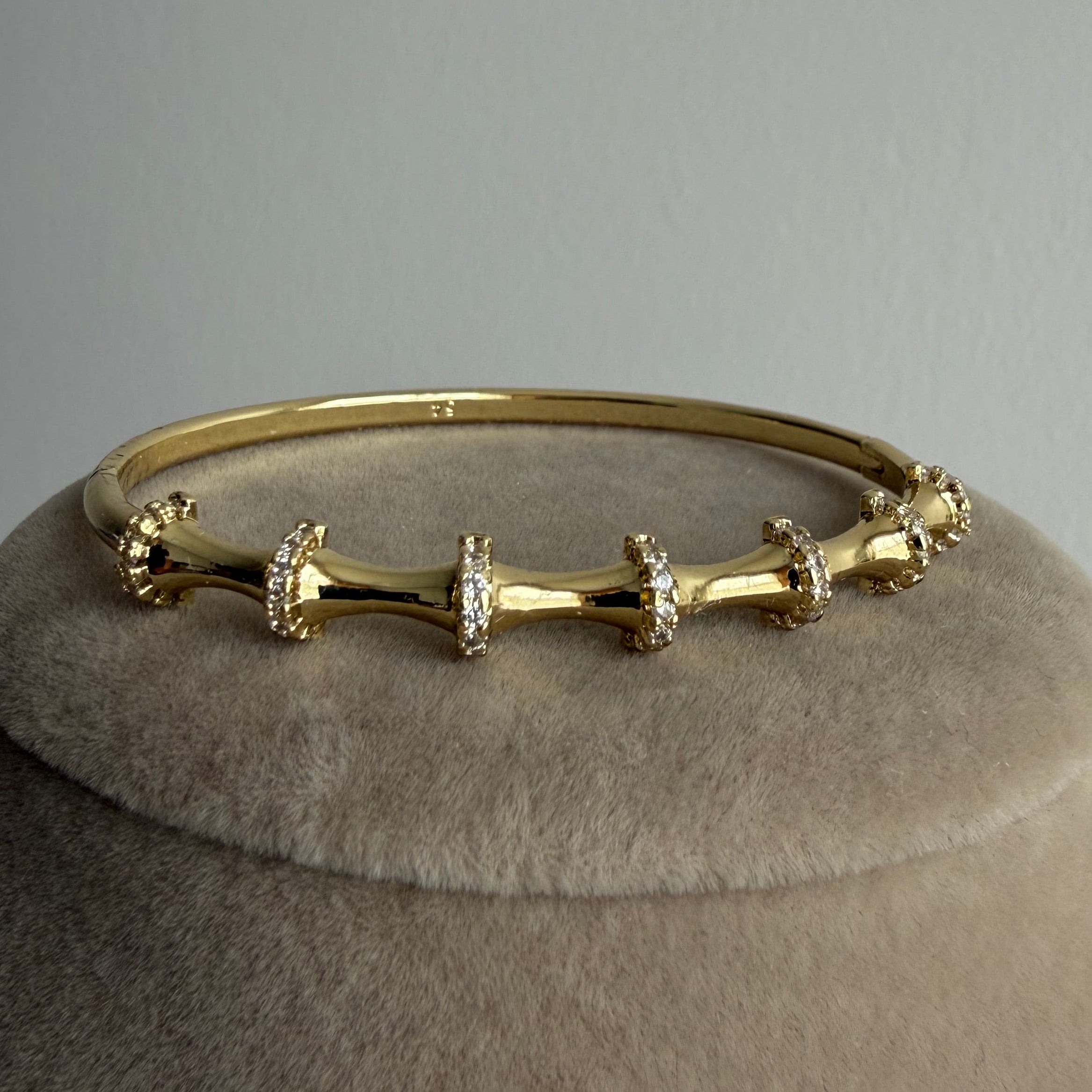 Modern Taş Detaylı Gold Bileklik