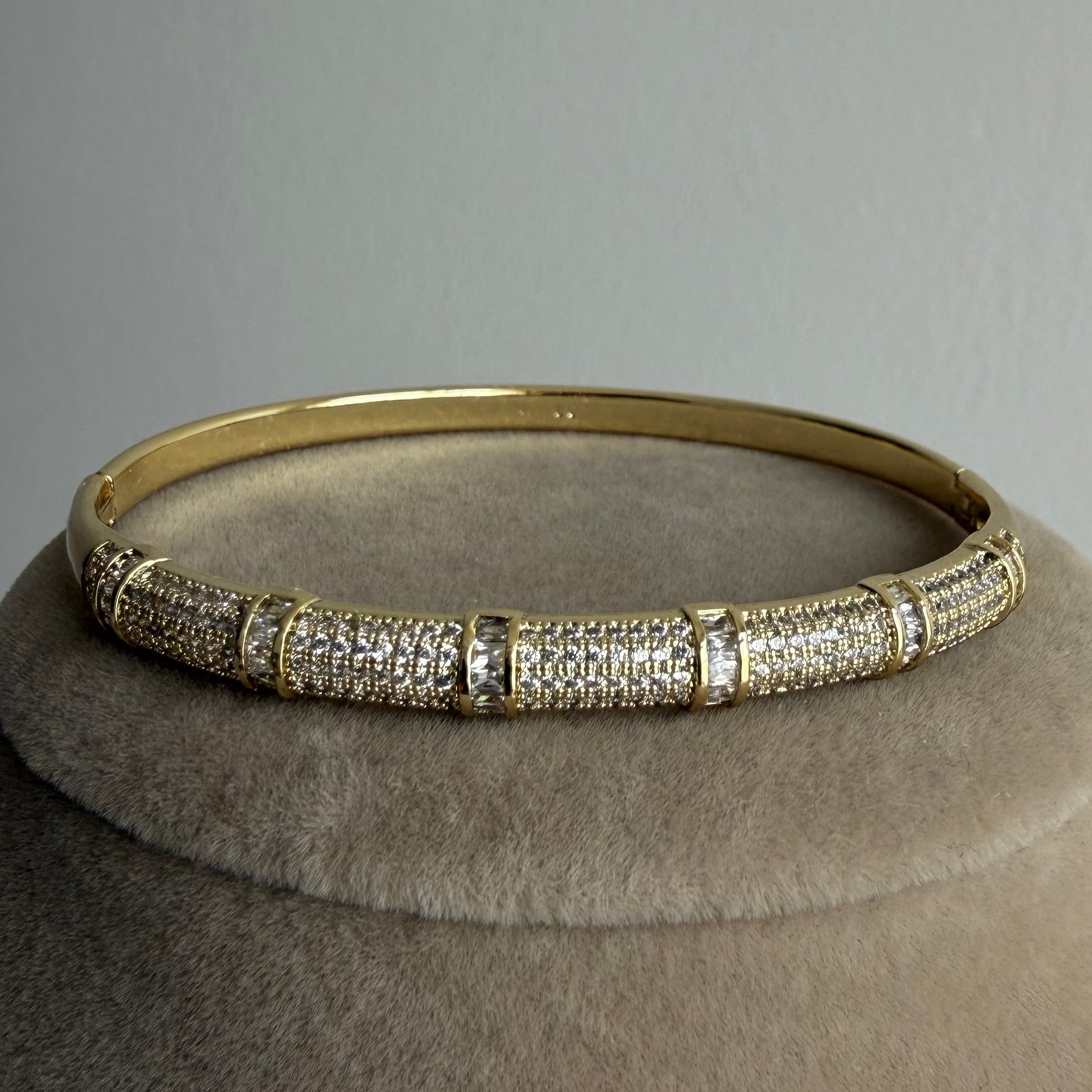 Zirkon Taş Detaylı Gold Bileklik