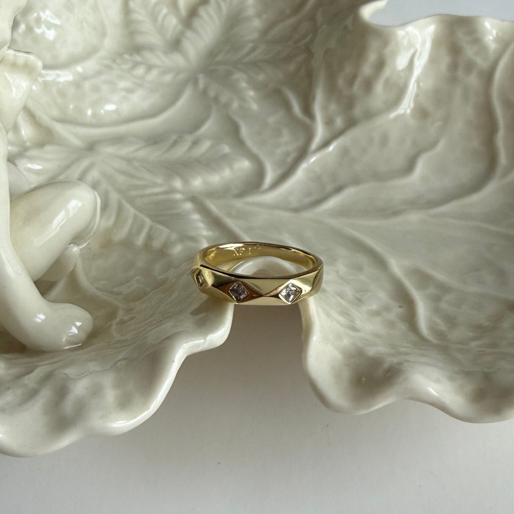 Gold Rengi Minimal Taşlı Model Xuping Kadın Yüzük