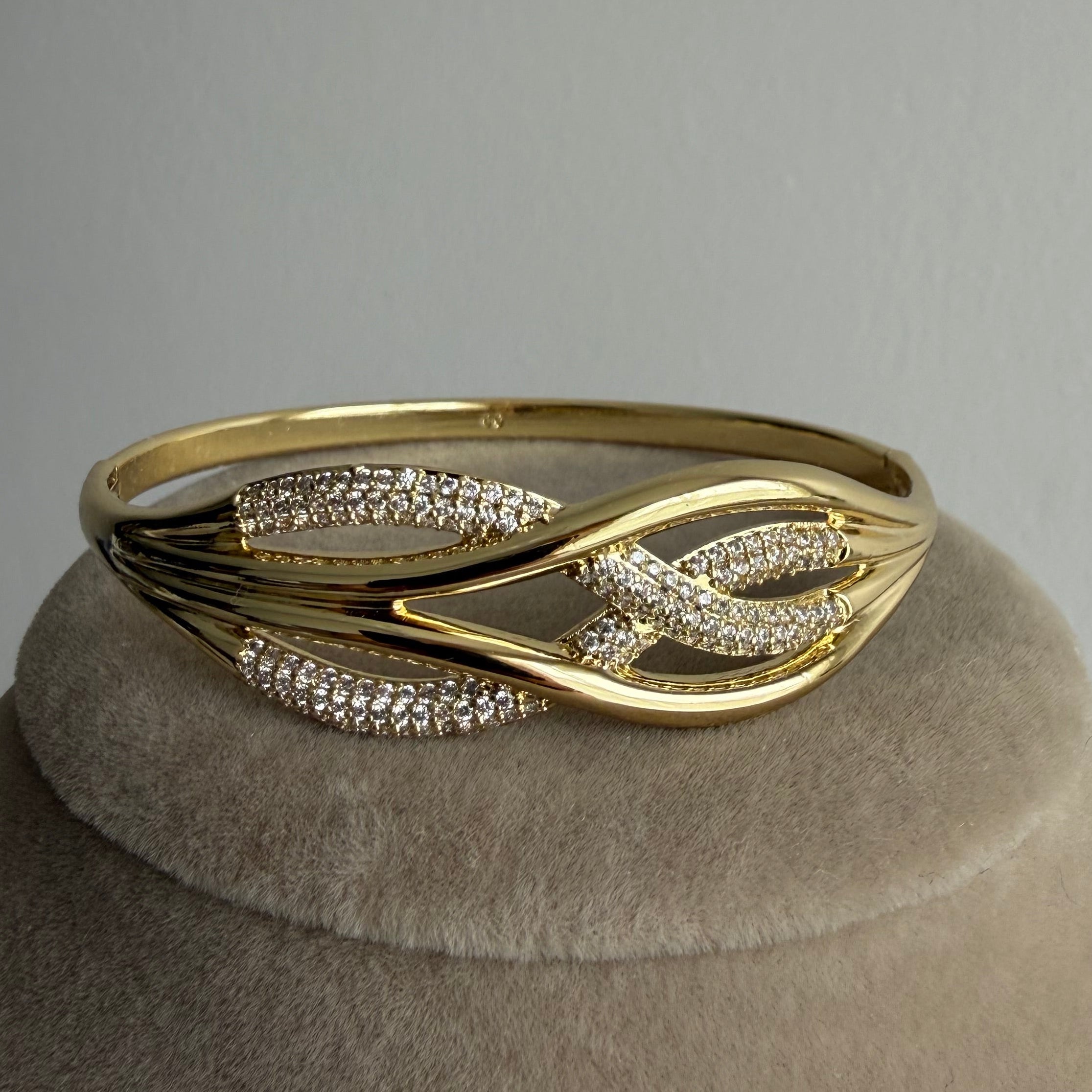 Modern Taş Detaylı Gold Bileklik