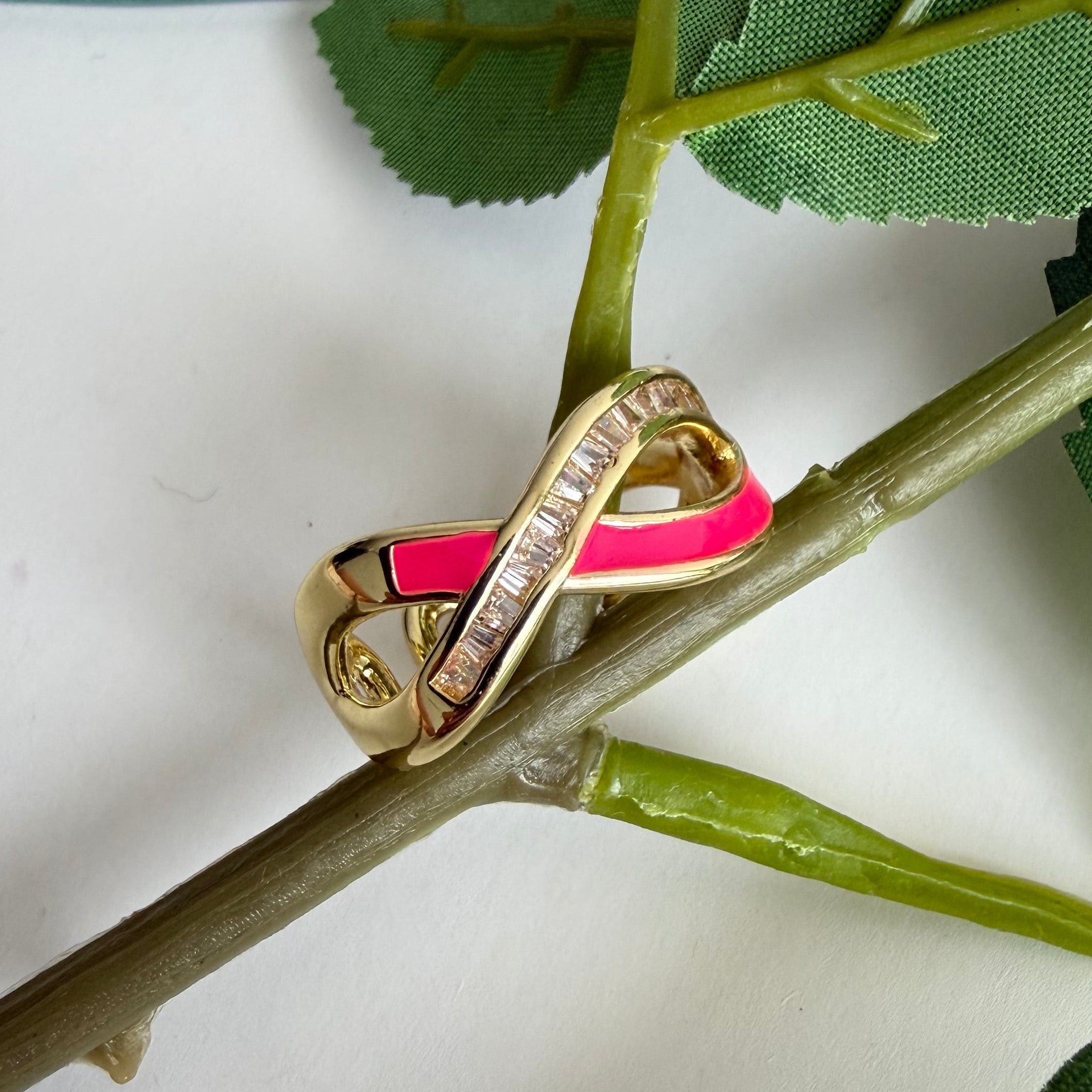 Sonsuz Aşk Neon Pembe Detaylı Gold Çelik Yüzük