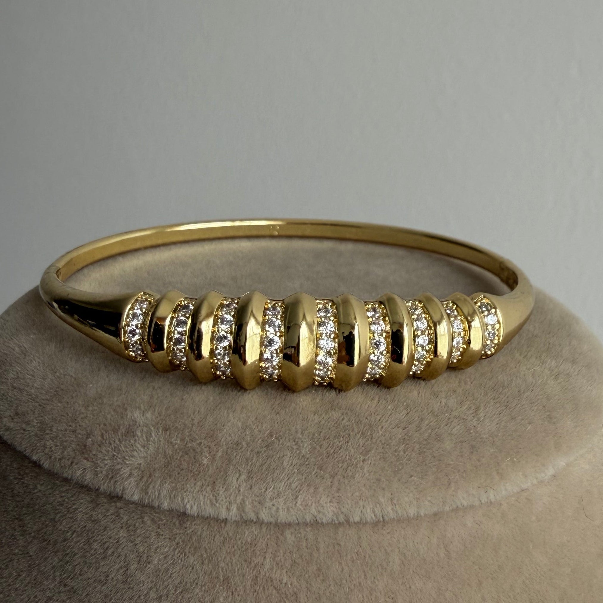 Taş Detaylı Modern Gold Bileklik