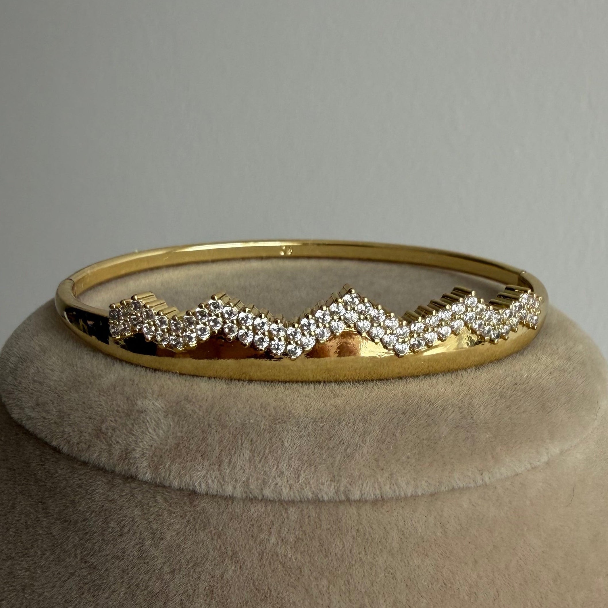 Zirkon Taş Detaylı Zigzag Gold  Bileklik