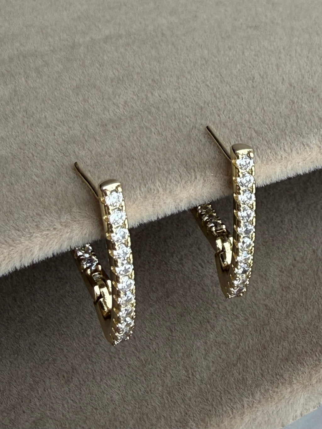 Işıltılı Zirkon Taşlı Premium Oval Halka Küpe