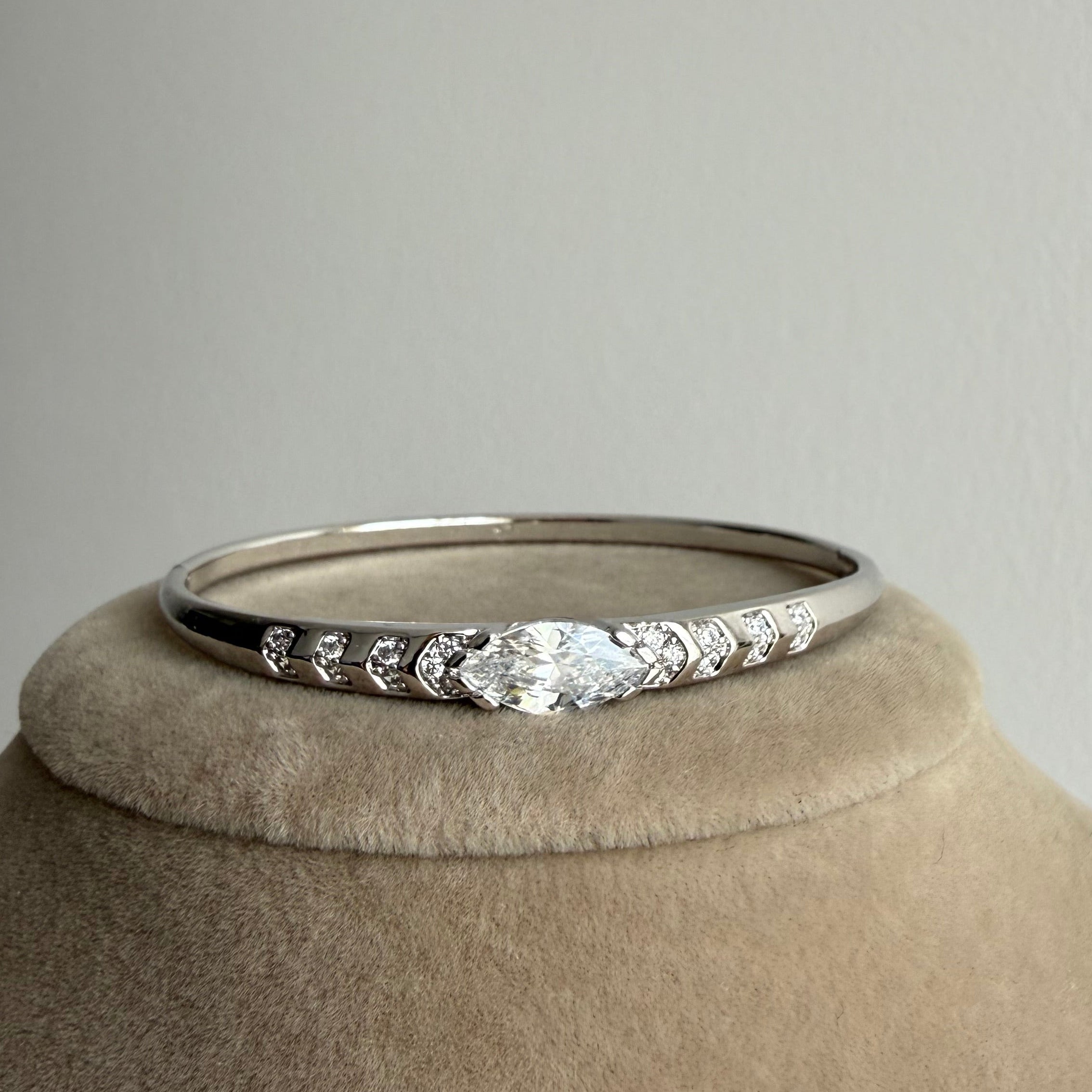 Silver Elegant Taşlı Bileklik